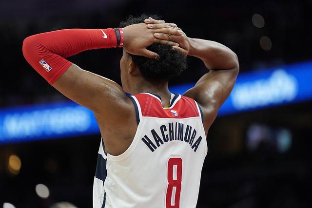 英超-萨拉赫造4球迪亚斯双响 利物浦6-3热刺